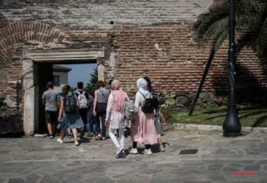 Ξενάγηση προσφύγων μαθητών του Σχολείου Ελληνικής Γλώσσας του δήμου Νεάπολης-Συκεών